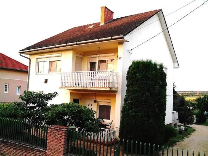 Legkondicionalt, Erkelyes Szoba, Privat Fuerdovel A Balatonon Koroshegy ภายนอก รูปภาพ
